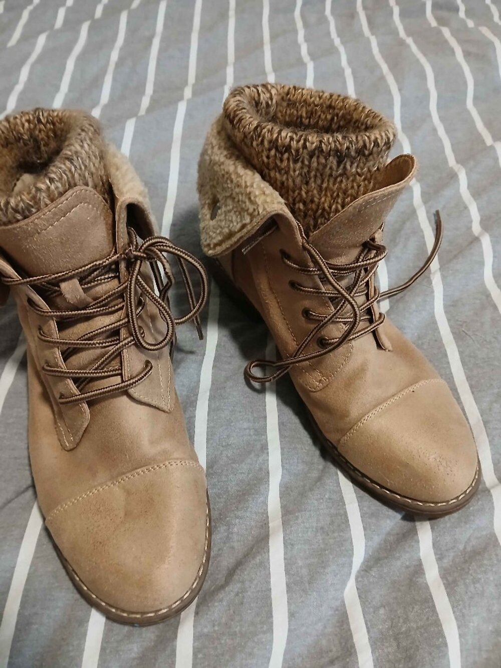 Cliffs by White Mountain Duena Bootie Taupe Ladies size 10 Medium Hiking Boot